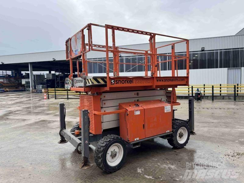 Snorkel S3370RT Articulated boom lifts