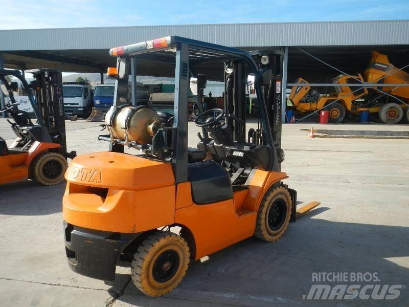 Toyota 7FG25 Misc Forklifts