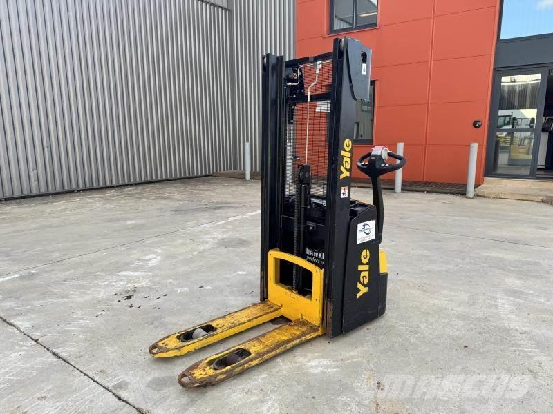 Yale MS10 Pedestrian stacker