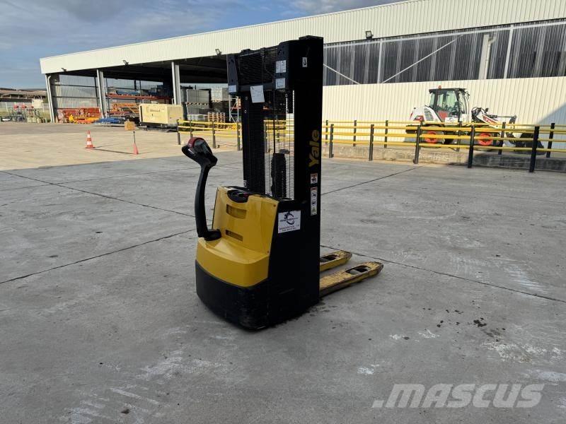 Yale MS10 Pedestrian stacker
