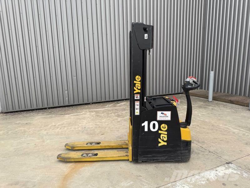 Yale MS16 IL Pedestrian stacker