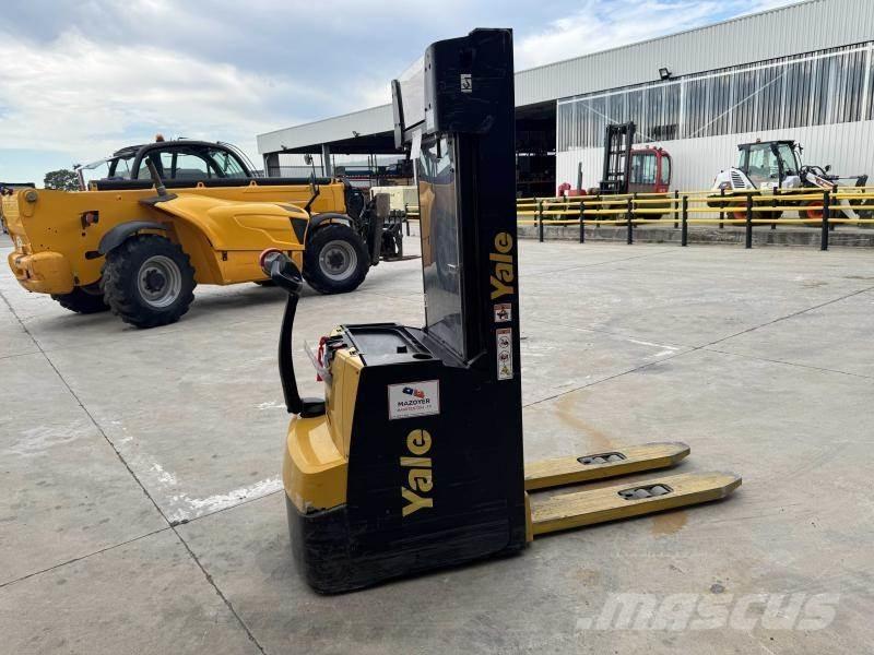 Yale MS16 IL Pedestrian stacker