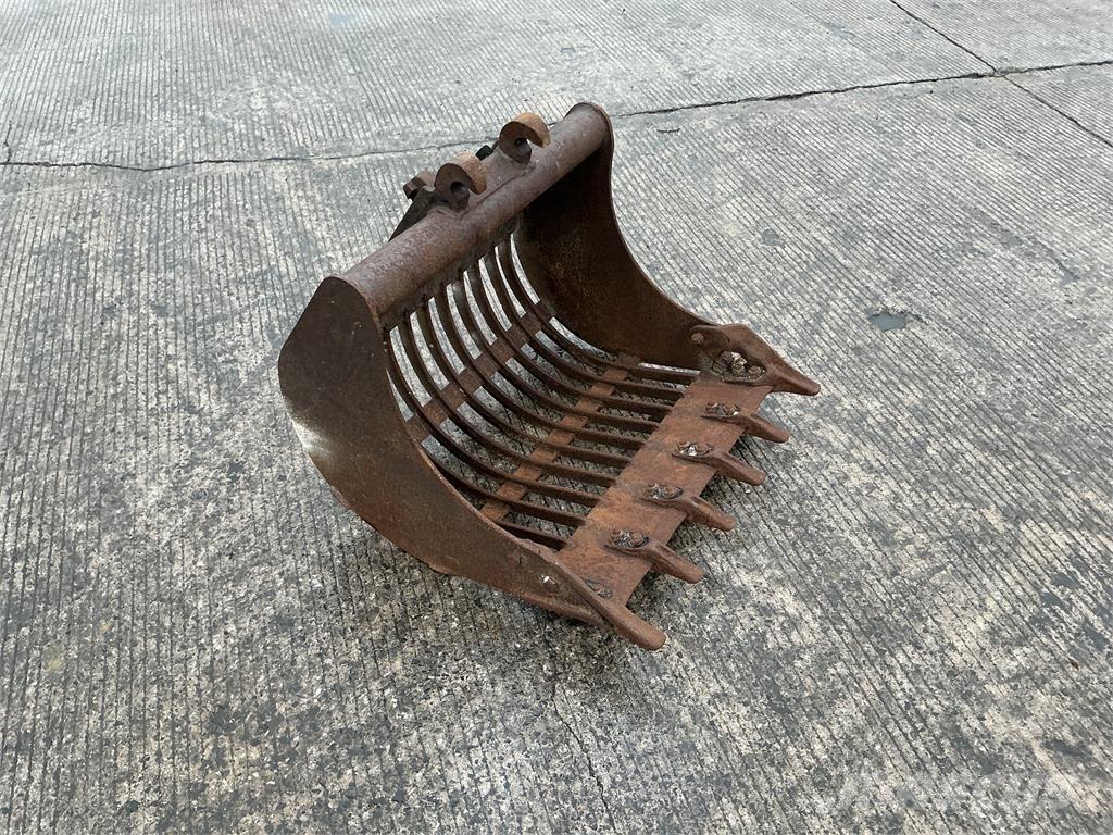  3 Ft Riddle Bucket Farm Equipment - Others