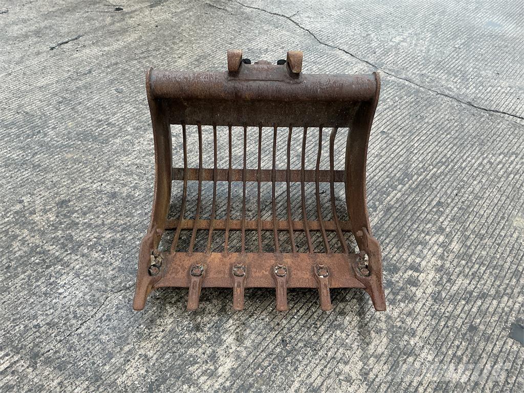  3 Ft Riddle Bucket Farm Equipment - Others
