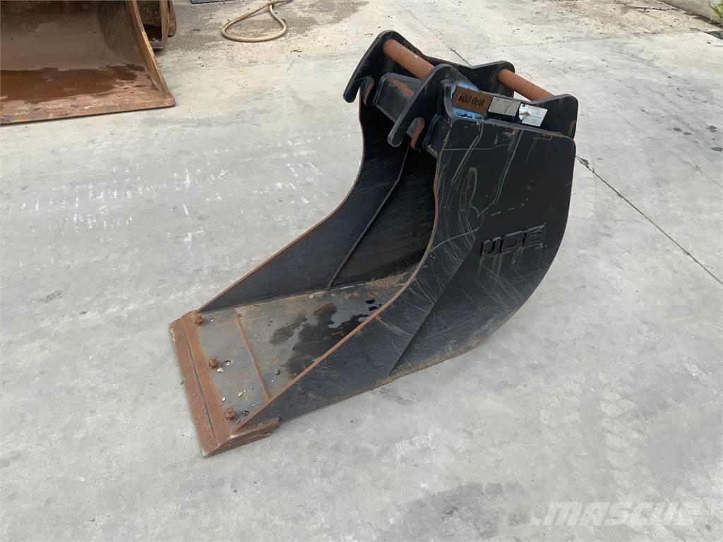 JCB 2ft bucket Farm Equipment - Others