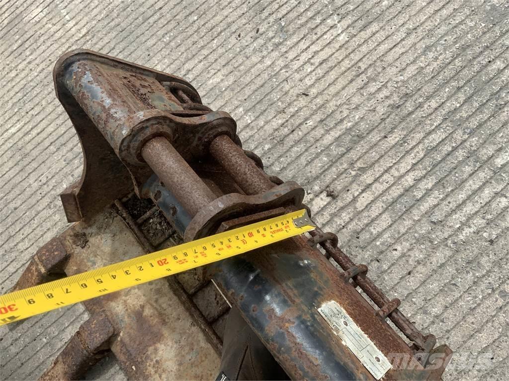 JCB 2ft bucket Farm Equipment - Others