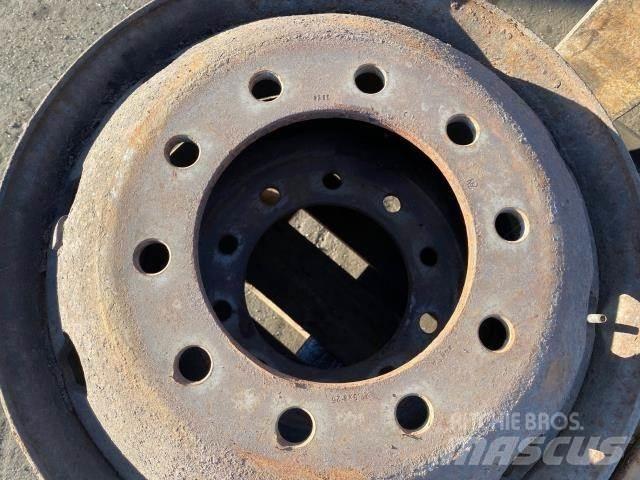 Volvo B10M Tires, wheels and rims