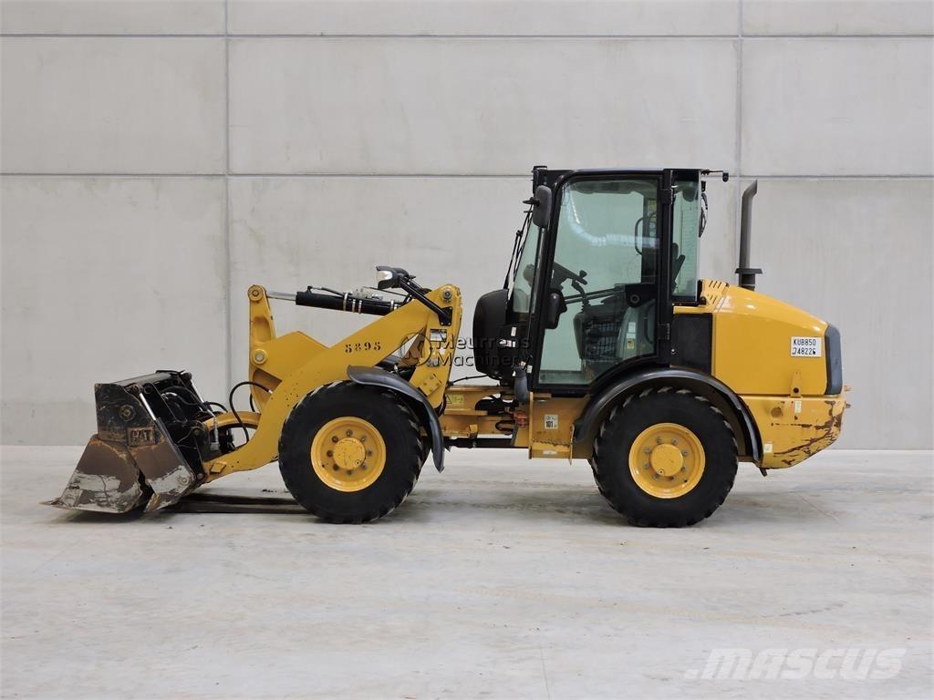 CAT 906M + FORK Wheel Loaders