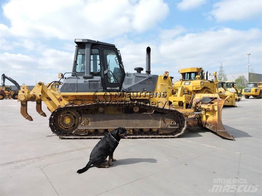 Komatsu D61EXL-12 Dozers
