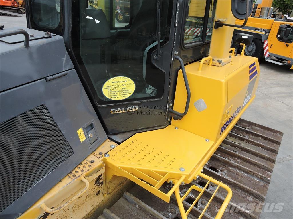Komatsu D85PX-15 Dozers