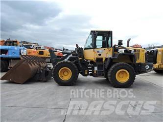 Komatsu WA320 Wheel Loaders