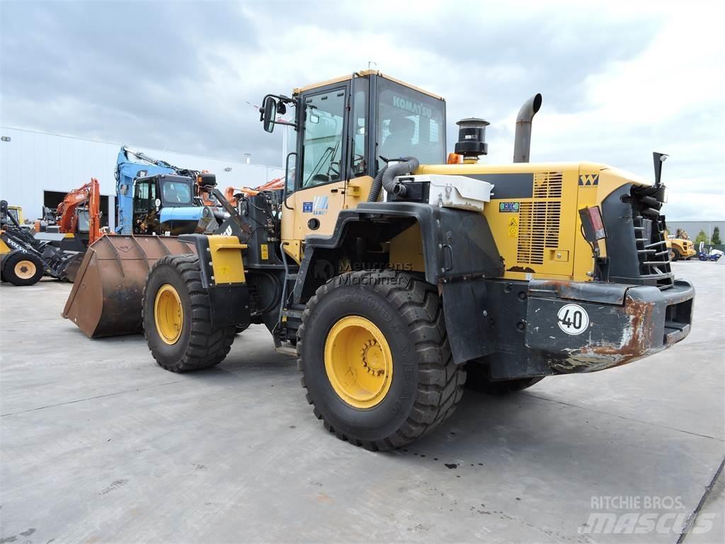 Komatsu WA320 Wheel Loaders