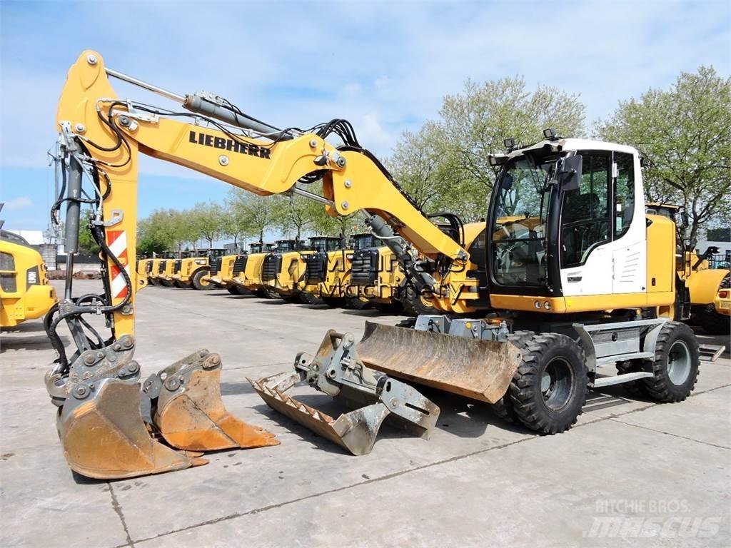 Liebherr A910 Wheeled Excavators