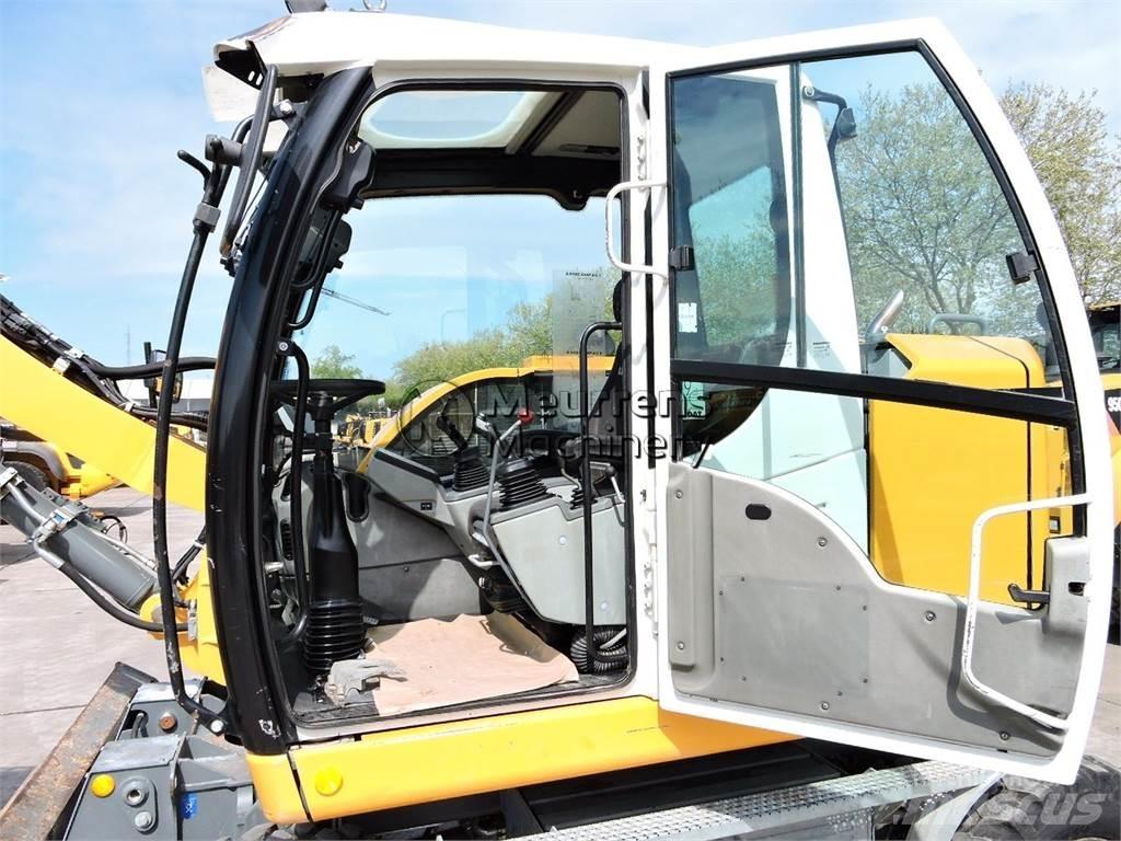Liebherr A910 Wheeled Excavators