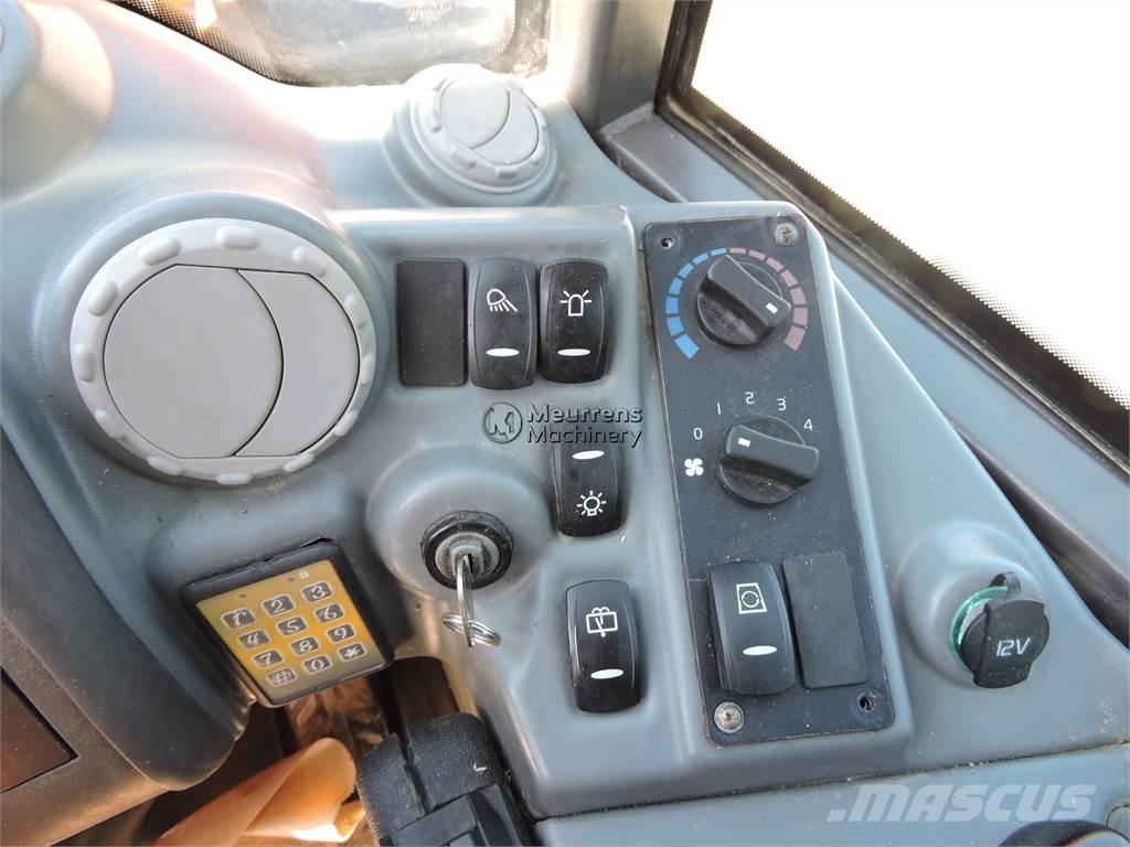 Volvo L25F + FORK Wheel Loaders