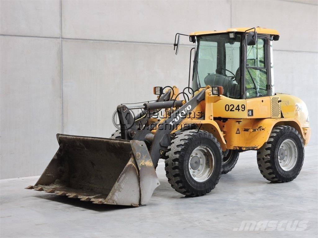 Volvo L30B Wheel Loaders