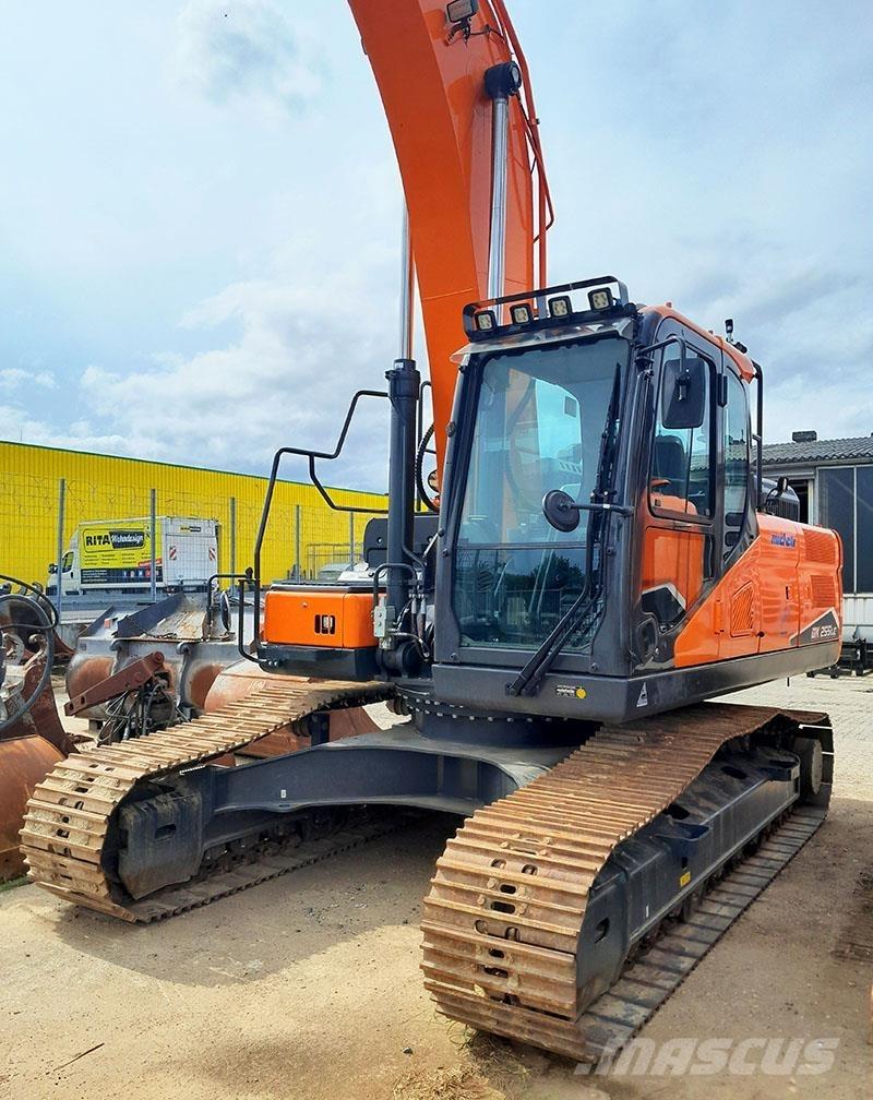 Develon DX 225 LC-7 Crawler Excavators