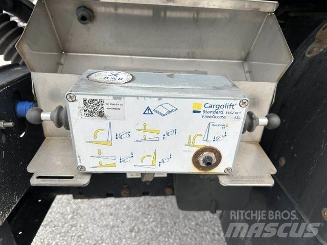  AKD 74 - 18 Box Trailers