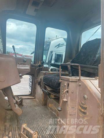 CAT D6D Crawler dozers