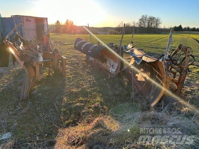 Dücker Schneepflug Reversible ploughs