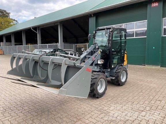 GiANT G2200 HD Front Loaders