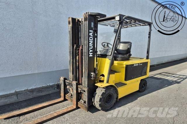 Hyundai 30B-7 Electric Forklifts