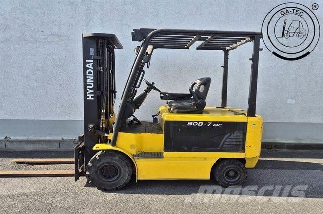 Hyundai 30B-7 Electric Forklifts