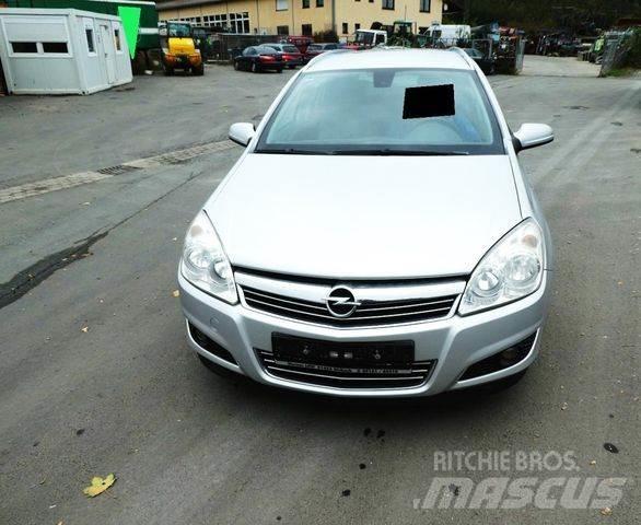 Opel Astra - Automobiles / SUVS
