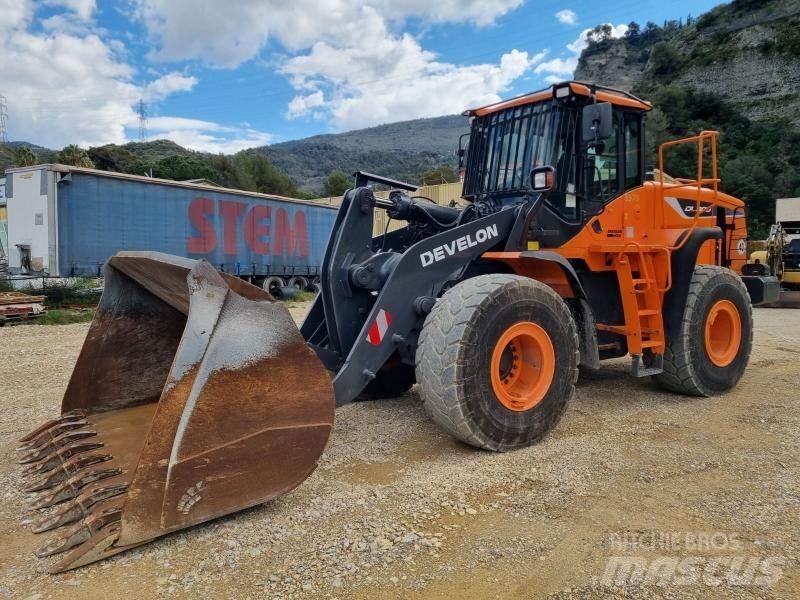 Doosan DL300 Wheel Loaders
