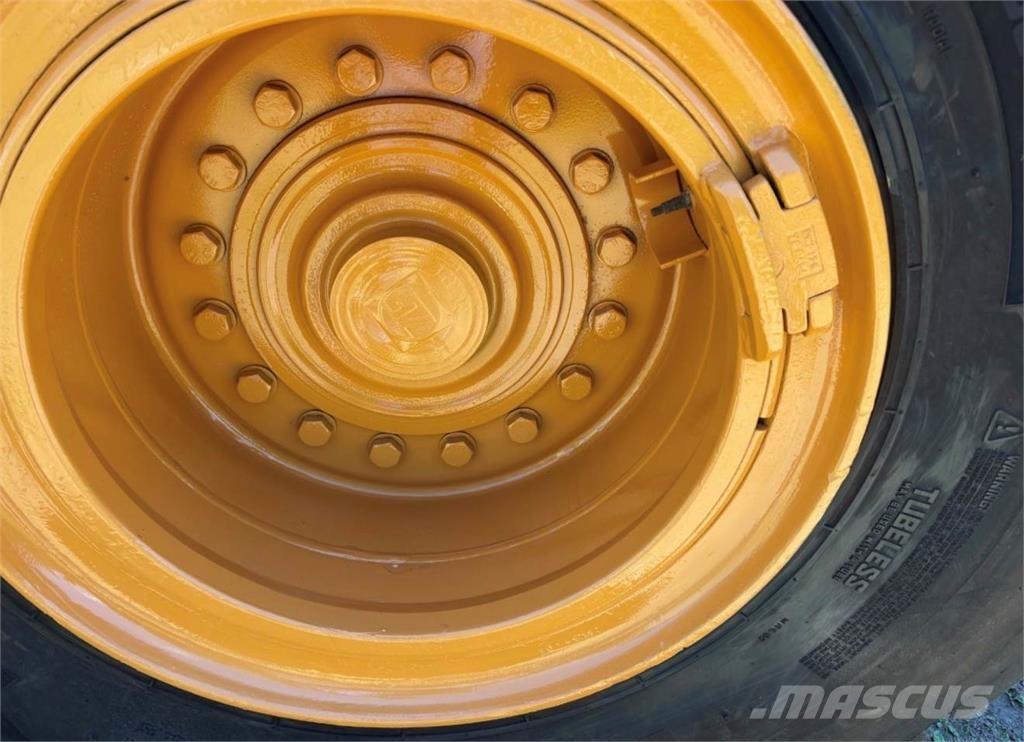 CASE 821F Wheel Loaders