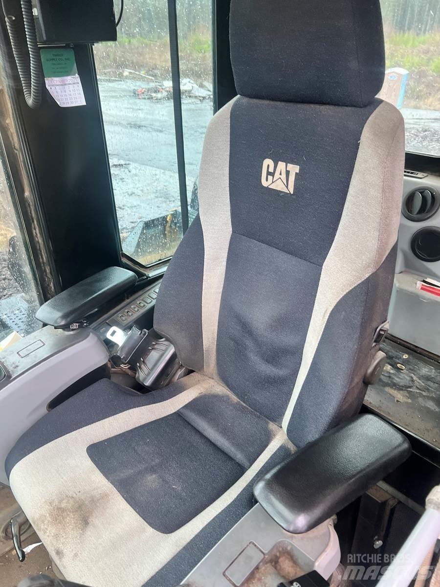 CAT 558LL Knuckleboom loaders