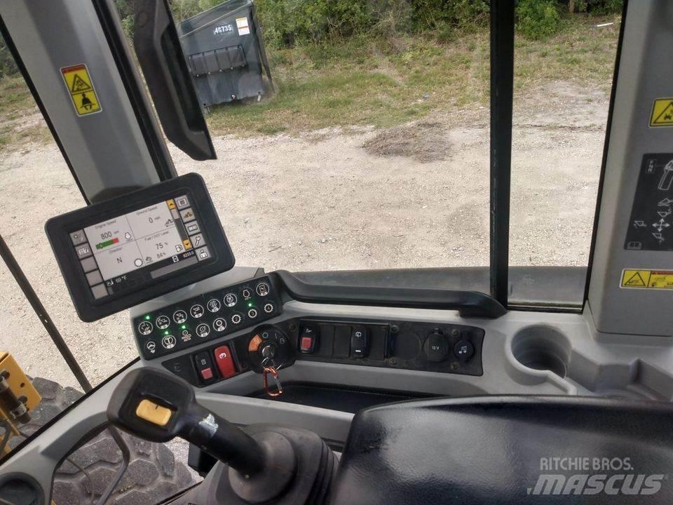 CAT 930M Wheel Loaders