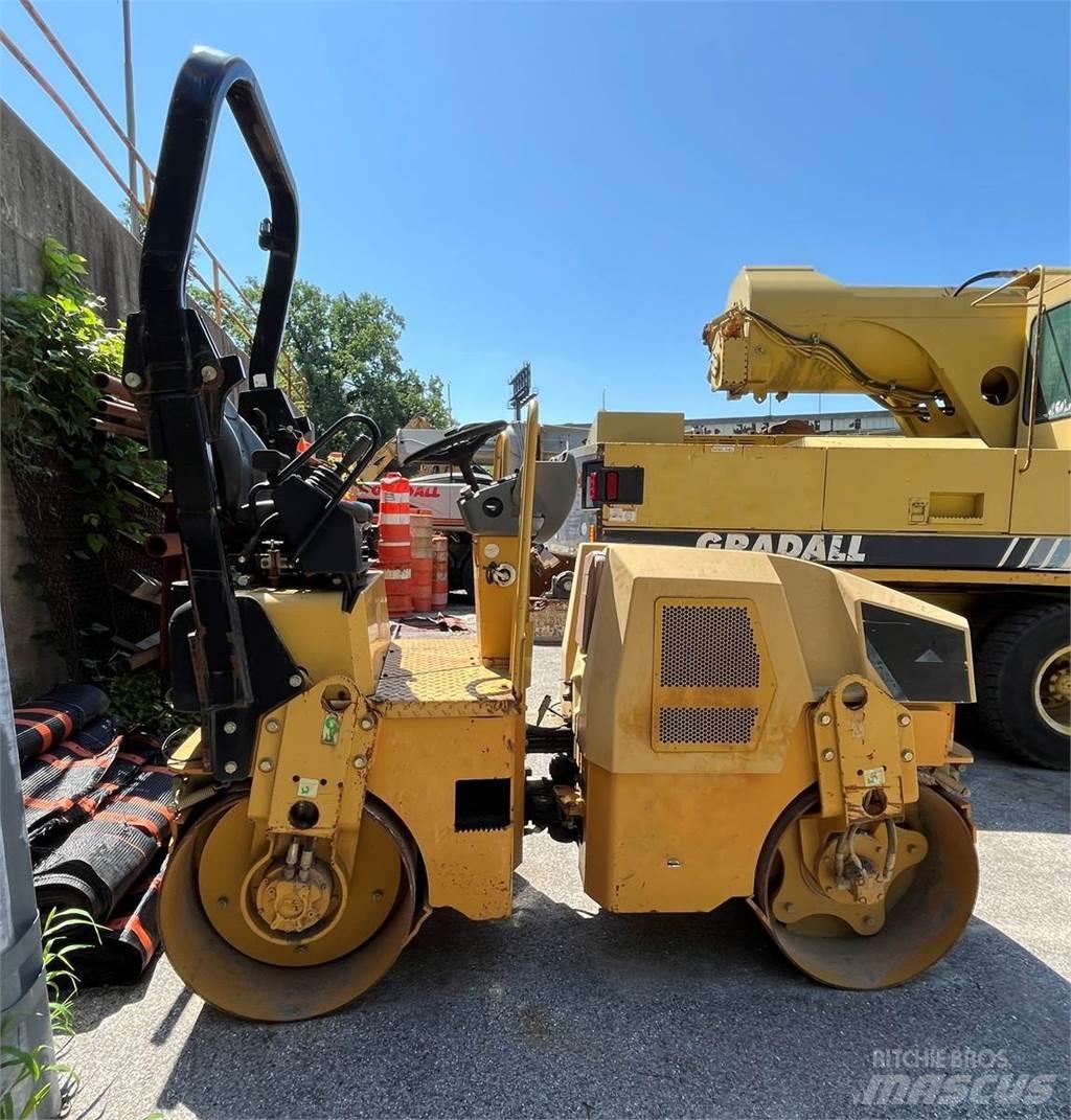 CAT CB22 Single drum rollers