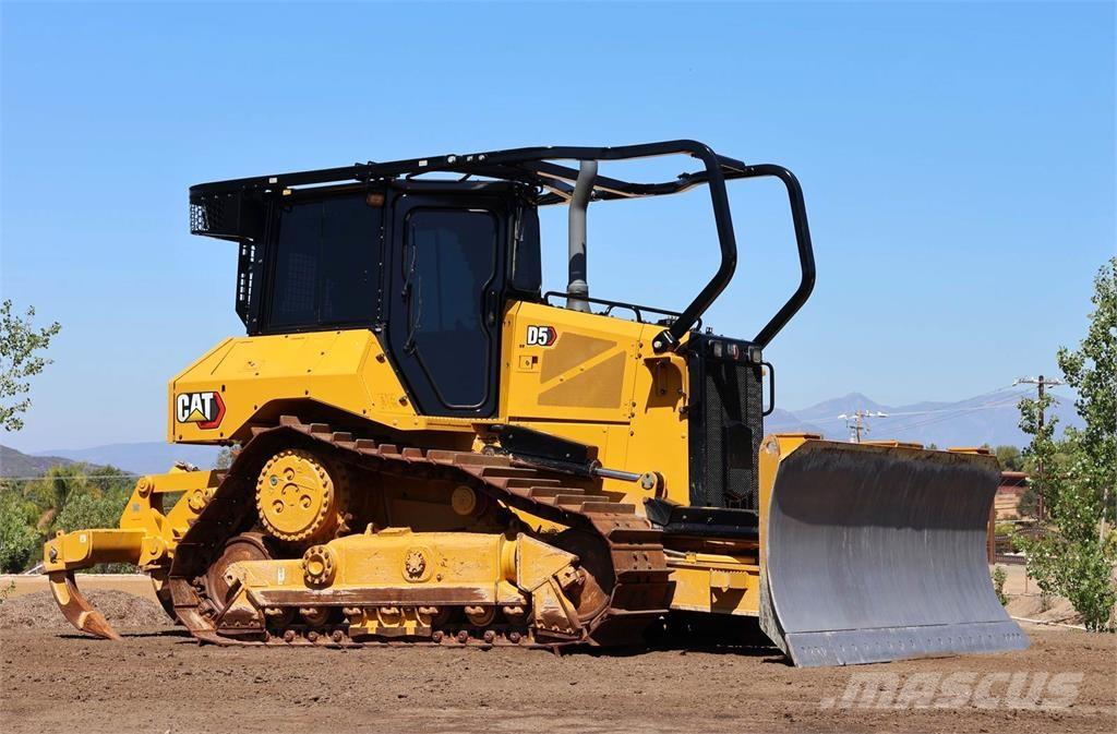 CAT D5 XL Crawler dozers