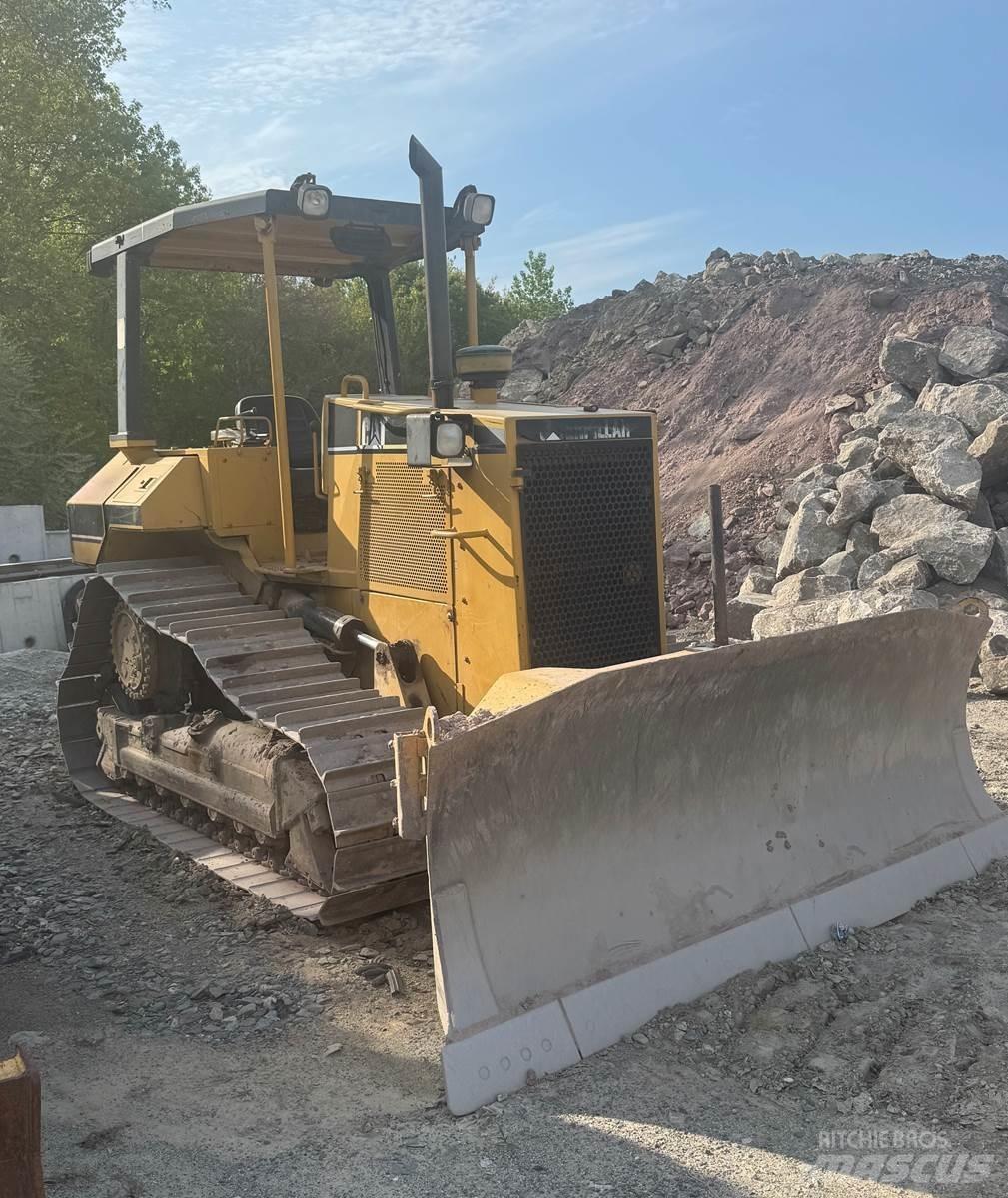 CAT D5M Crawler dozers