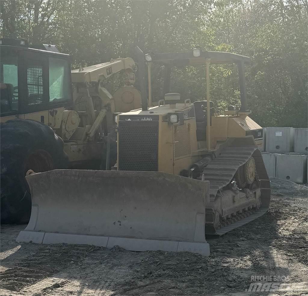 CAT D5M Crawler dozers