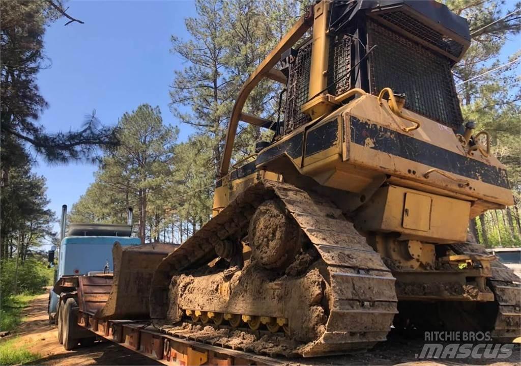 CAT D5M Crawler dozers
