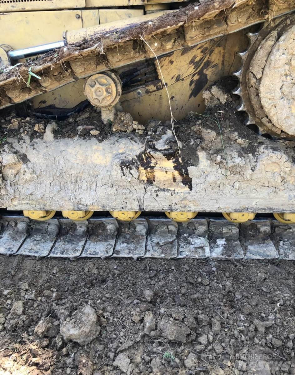 CAT D5M Crawler dozers