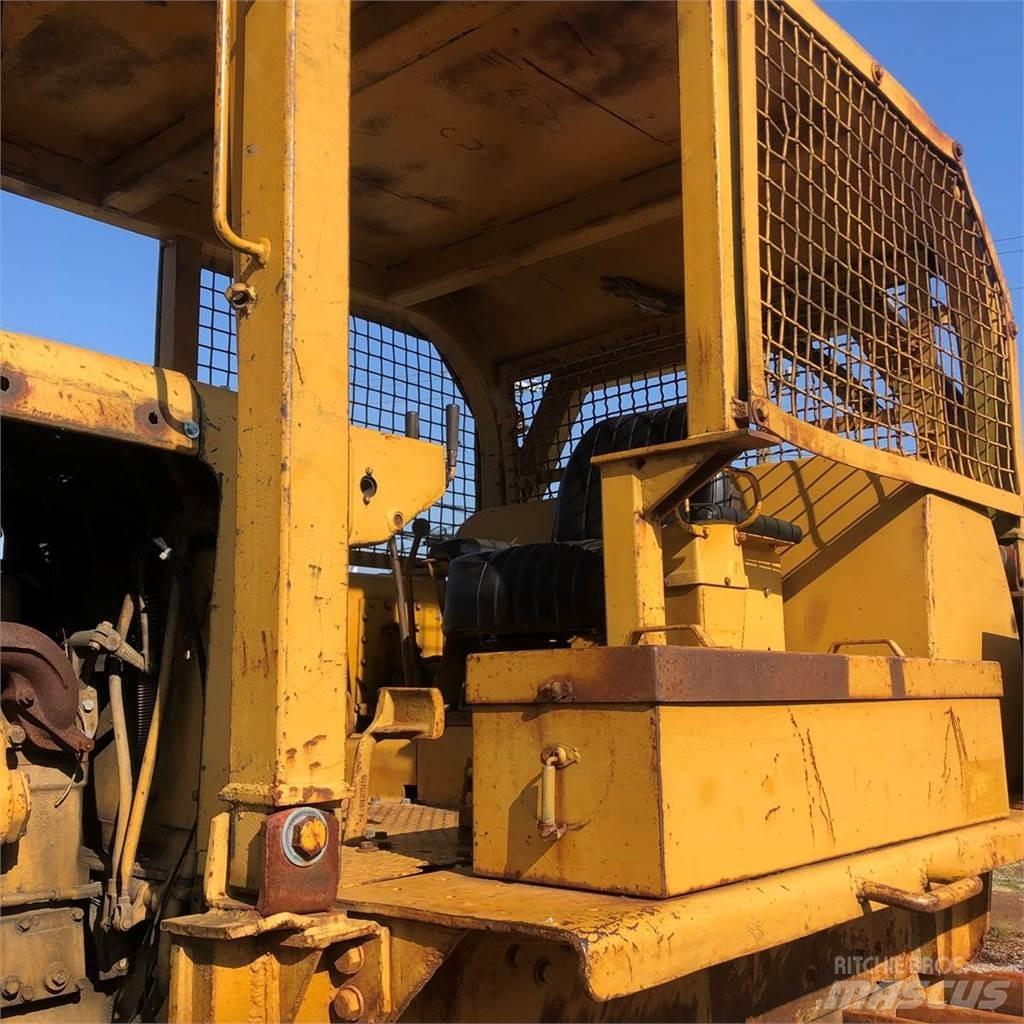 CAT D8H Crawler dozers