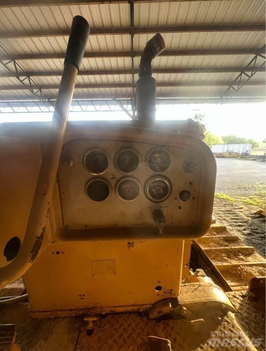 CAT D8H Crawler dozers