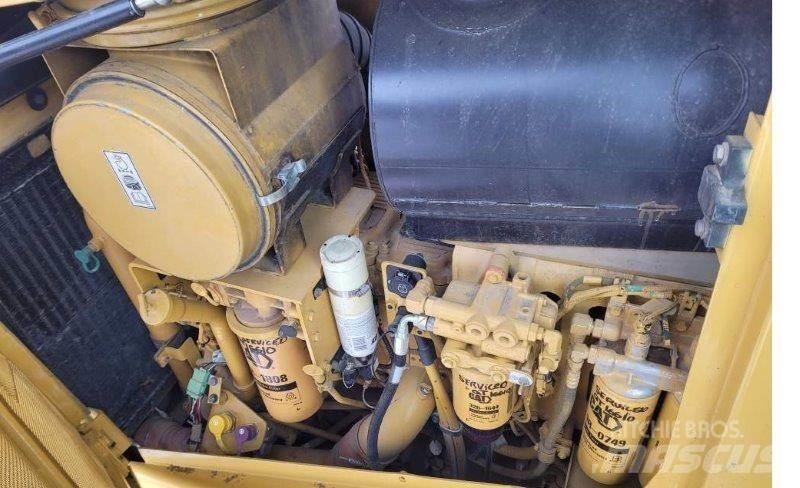 CAT D8T Crawler dozers