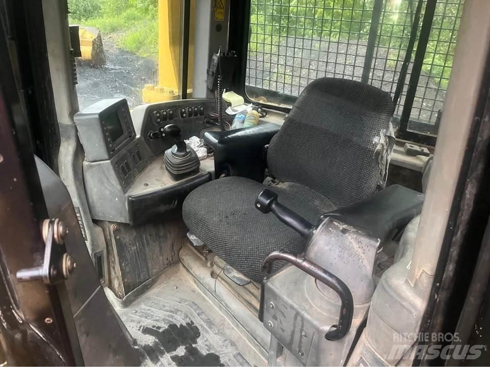 CAT D8T Crawler dozers