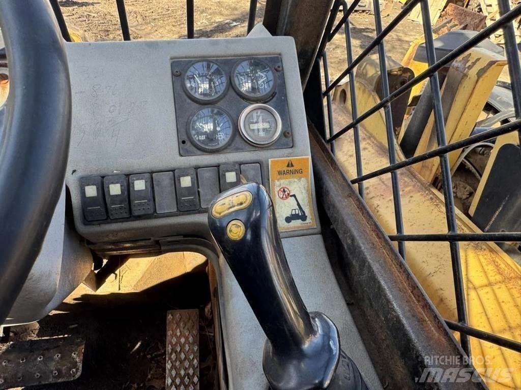 CAT TH83 Telescopic Handlers