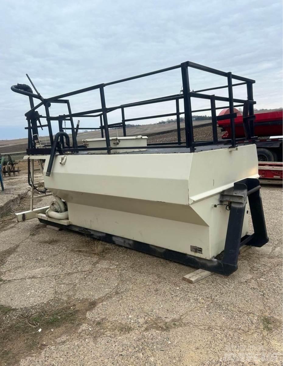 Finn T120 Receiving hoppers, blowers and elevators