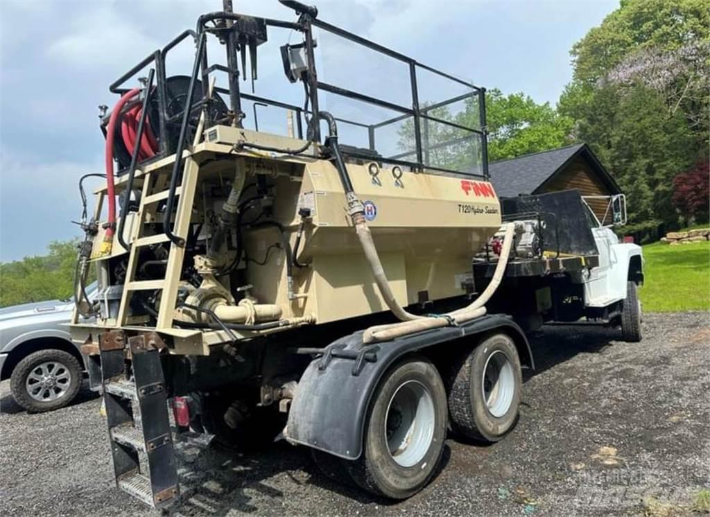 Finn T120 Receiving hoppers, blowers and elevators