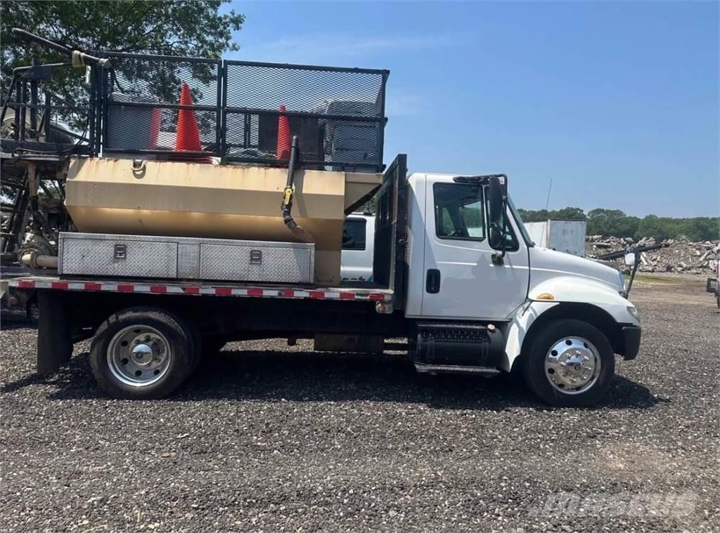 Finn T120 Receiving hoppers, blowers and elevators