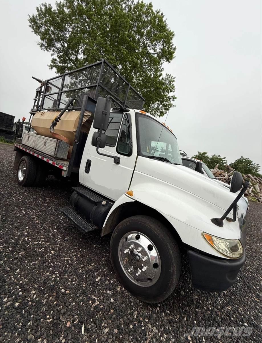 Finn T120 Receiving hoppers, blowers and elevators