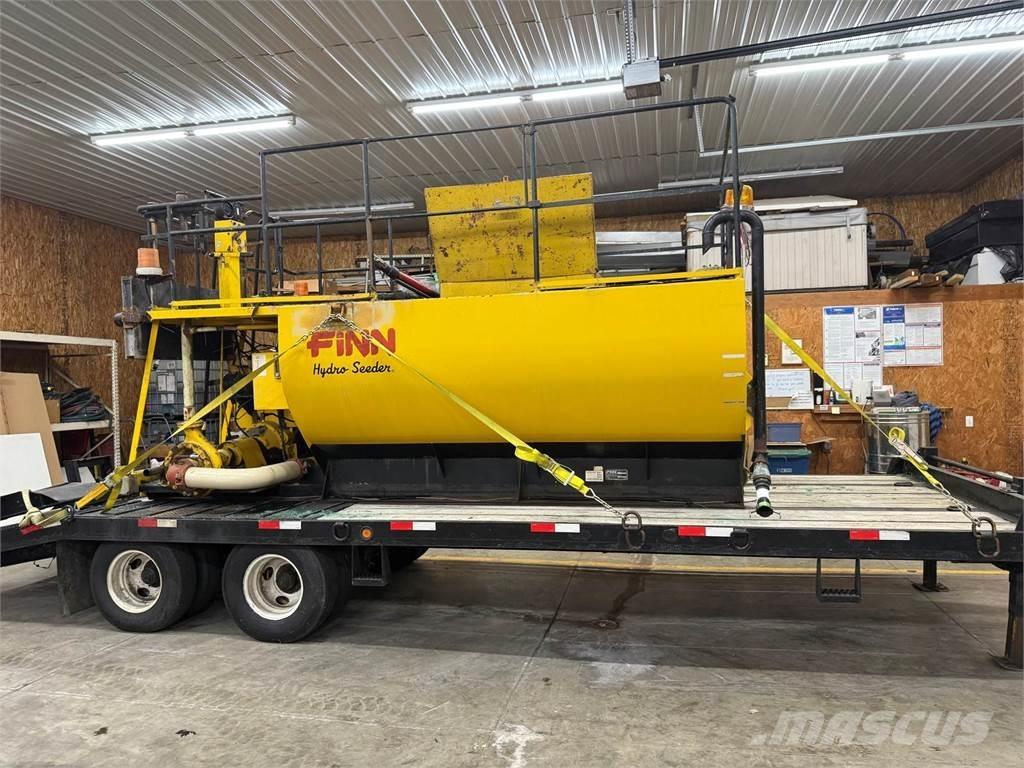 Finn T170 Receiving hoppers, blowers and elevators