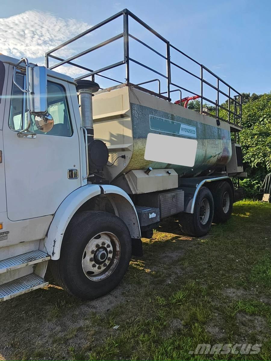 Finn T330 Receiving hoppers, blowers and elevators