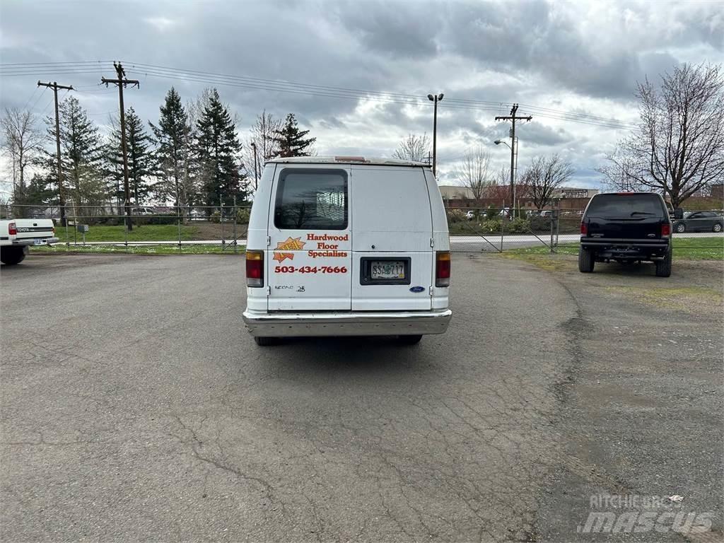 Ford E-250 Mini buses